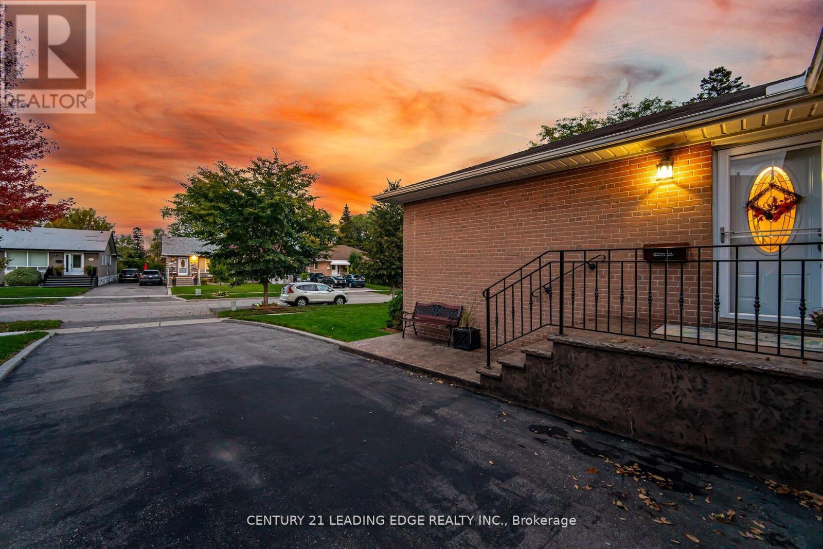 2574 Lundigan Drive, Mississauga, Ontario  L5J 3W1 - Photo 5 - W12560790