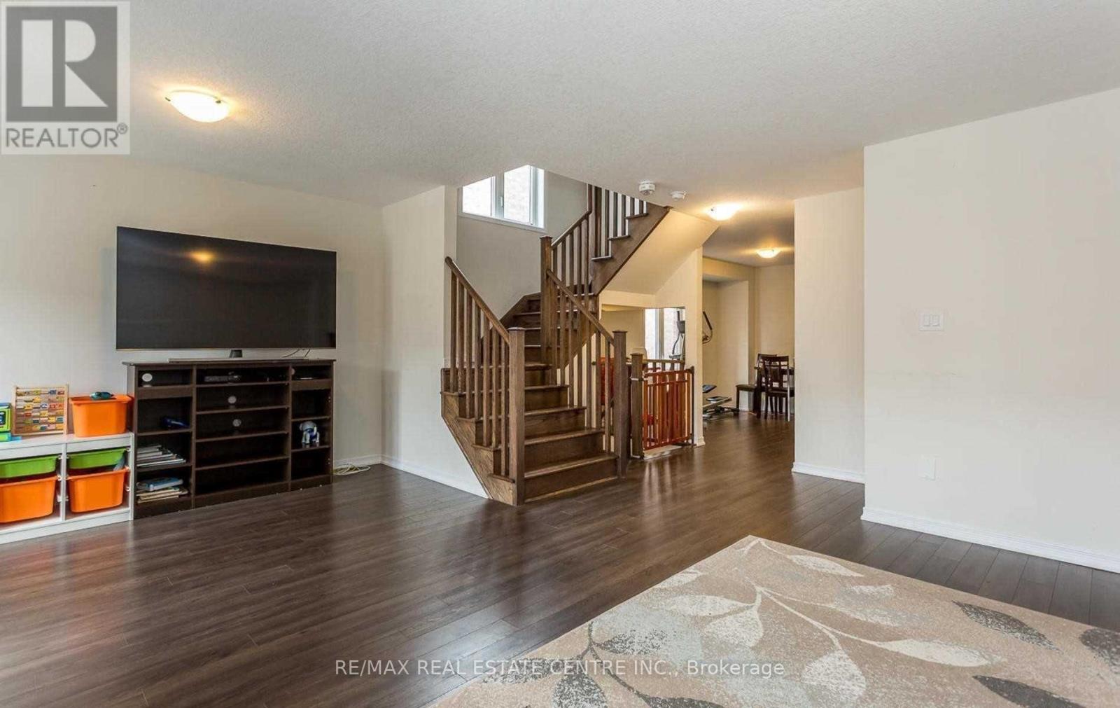 37 Golden Springs Drive, Brampton, Ontario  L7A 0C7 - Photo 11 - W12560792