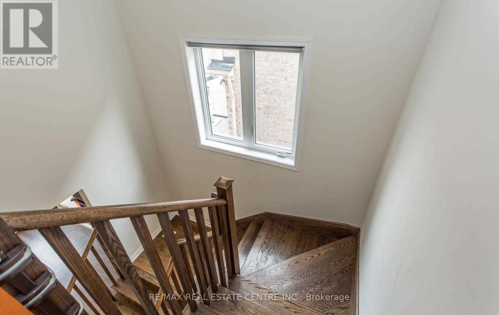 37 Golden Springs Drive, Brampton, Ontario  L7A 0C7 - Photo 12 - W12560792