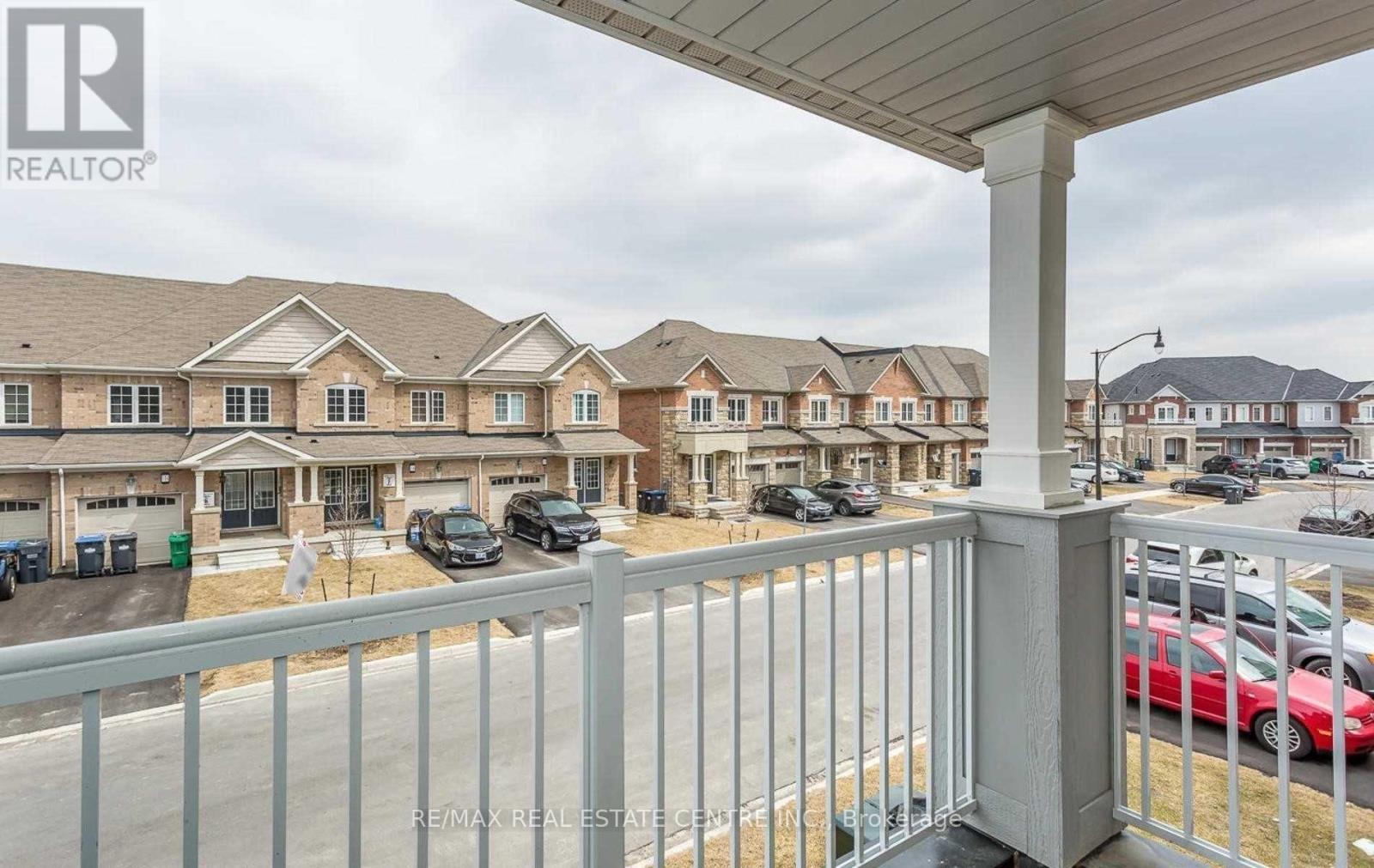 37 Golden Springs Drive, Brampton, Ontario  L7A 0C7 - Photo 13 - W12560792