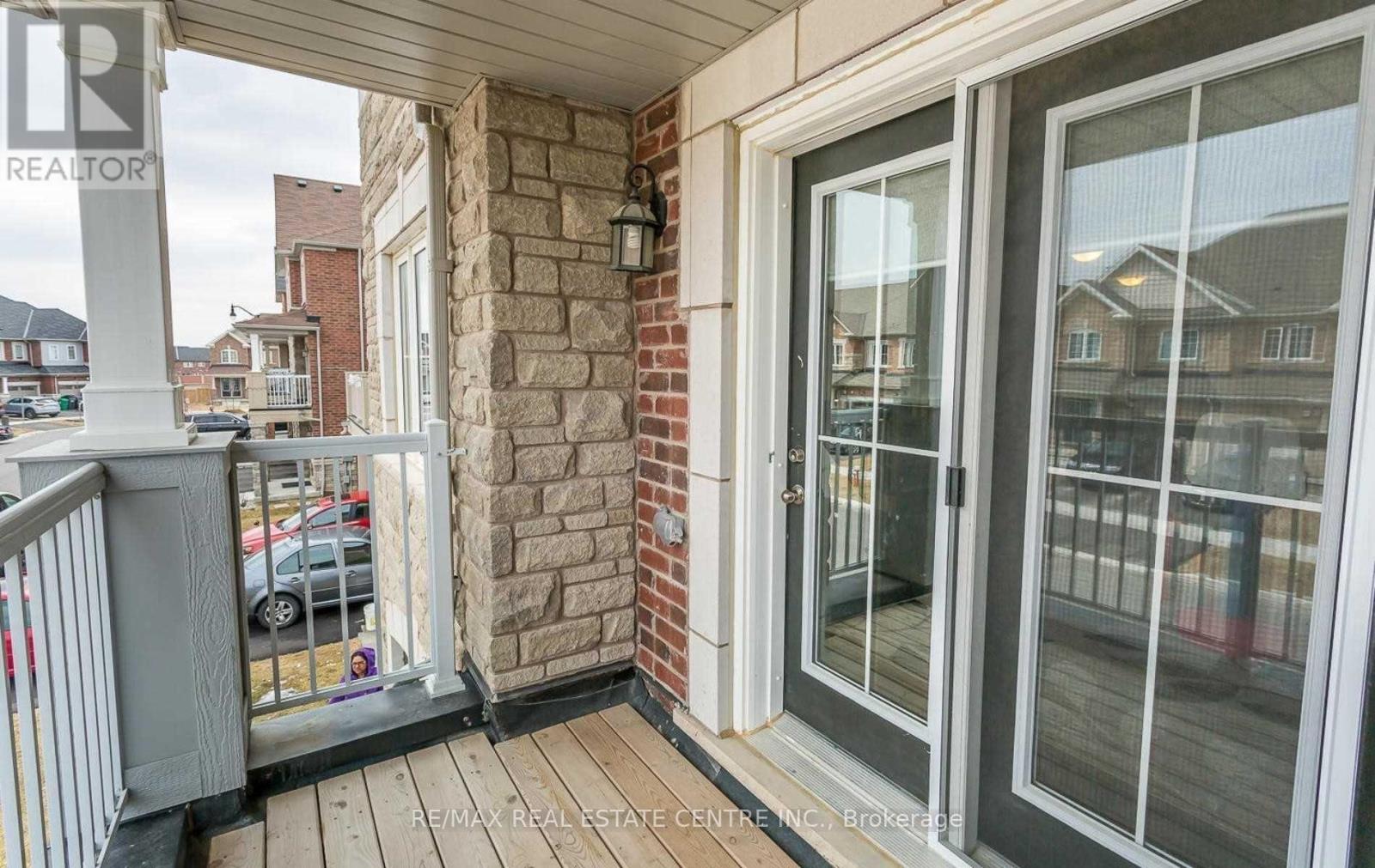 37 Golden Springs Drive, Brampton, Ontario  L7A 0C7 - Photo 14 - W12560792