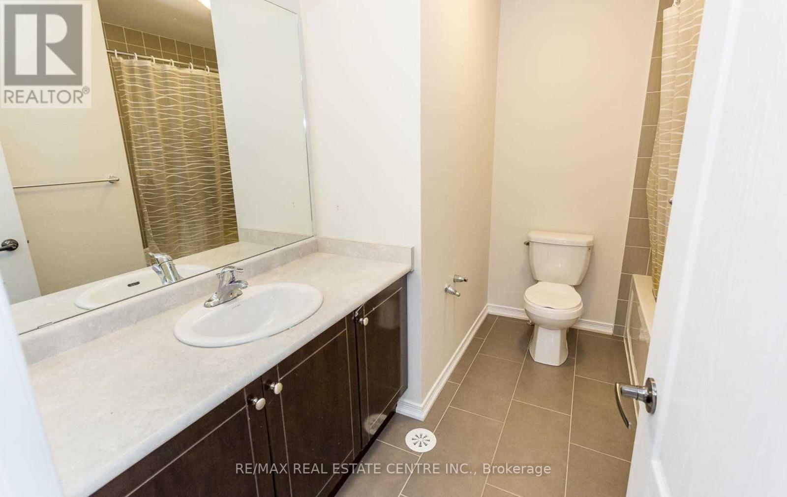 37 Golden Springs Drive, Brampton, Ontario  L7A 0C7 - Photo 15 - W12560792