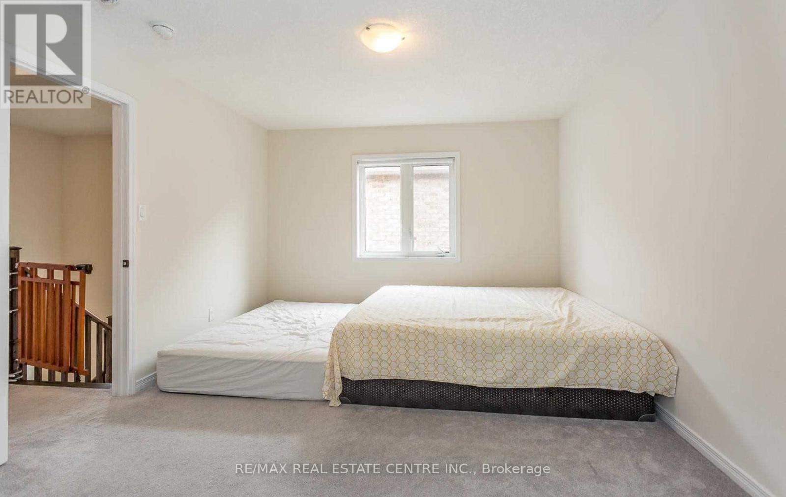 37 Golden Springs Drive, Brampton, Ontario  L7A 0C7 - Photo 18 - W12560792