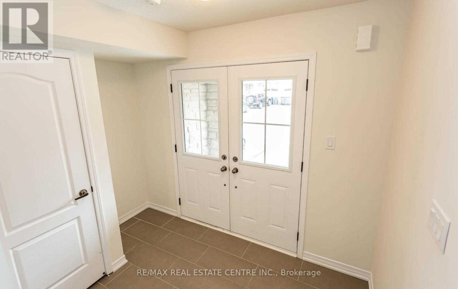 37 Golden Springs Drive, Brampton, Ontario  L7A 0C7 - Photo 2 - W12560792