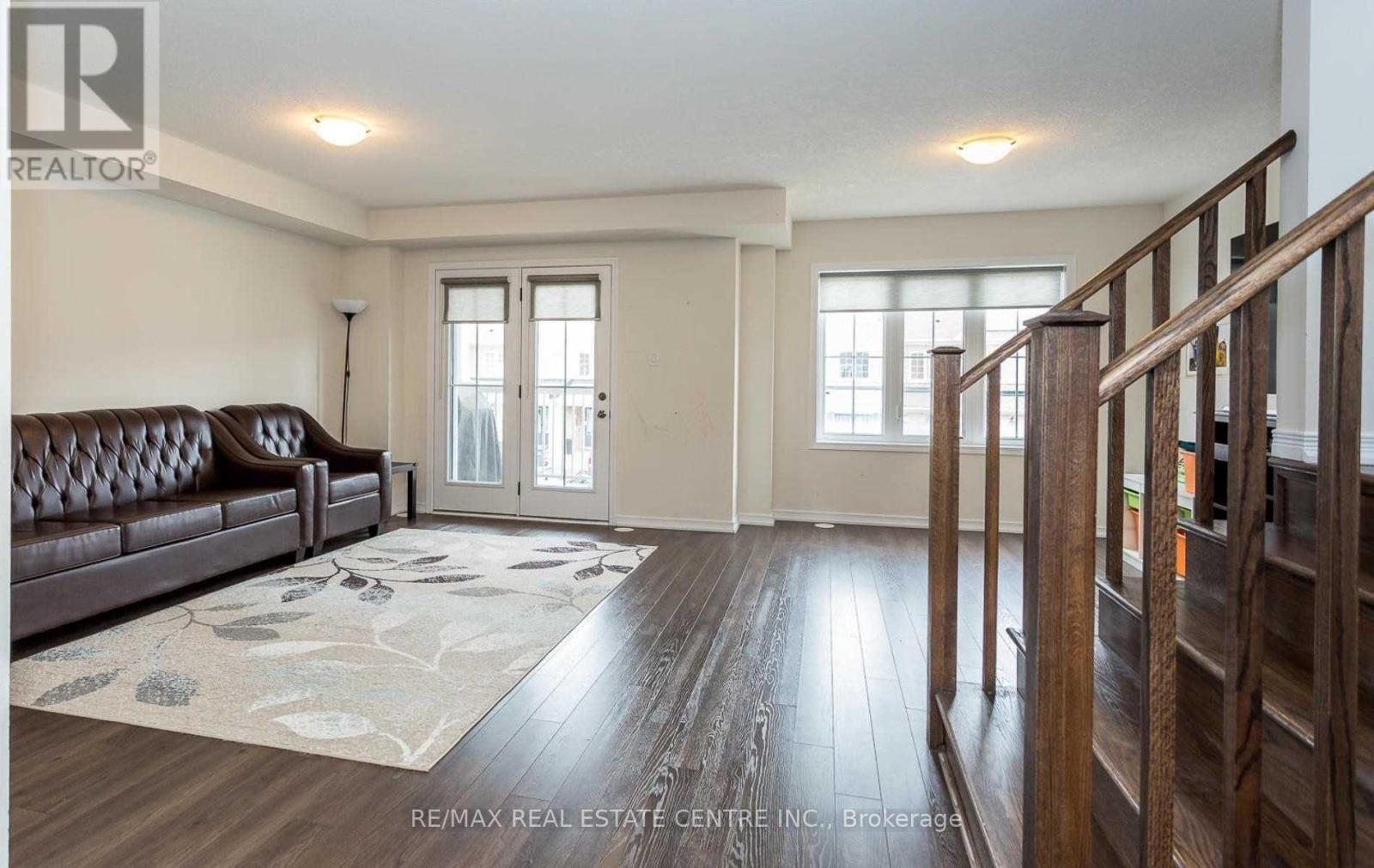 37 Golden Springs Drive, Brampton, Ontario  L7A 0C7 - Photo 4 - W12560792