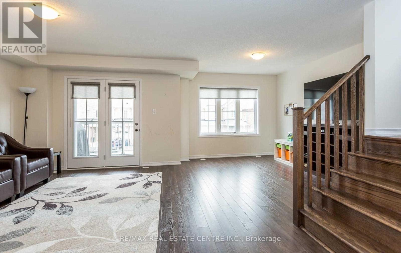 37 Golden Springs Drive, Brampton, Ontario  L7A 0C7 - Photo 5 - W12560792