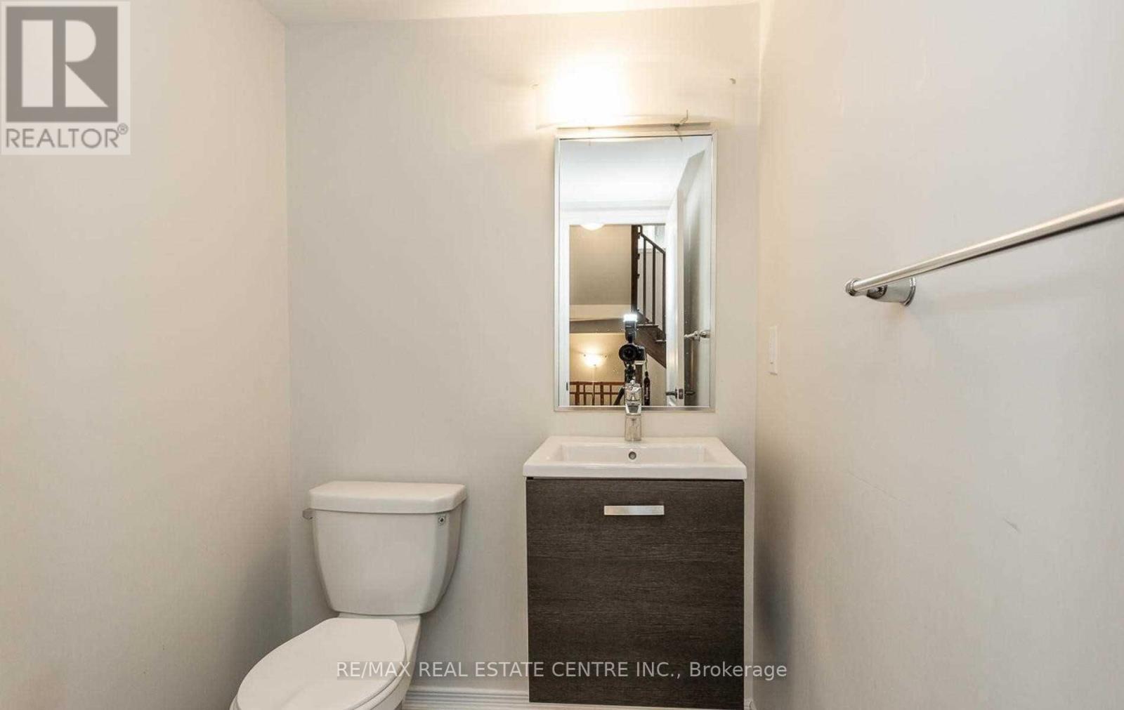 37 Golden Springs Drive, Brampton, Ontario  L7A 0C7 - Photo 6 - W12560792