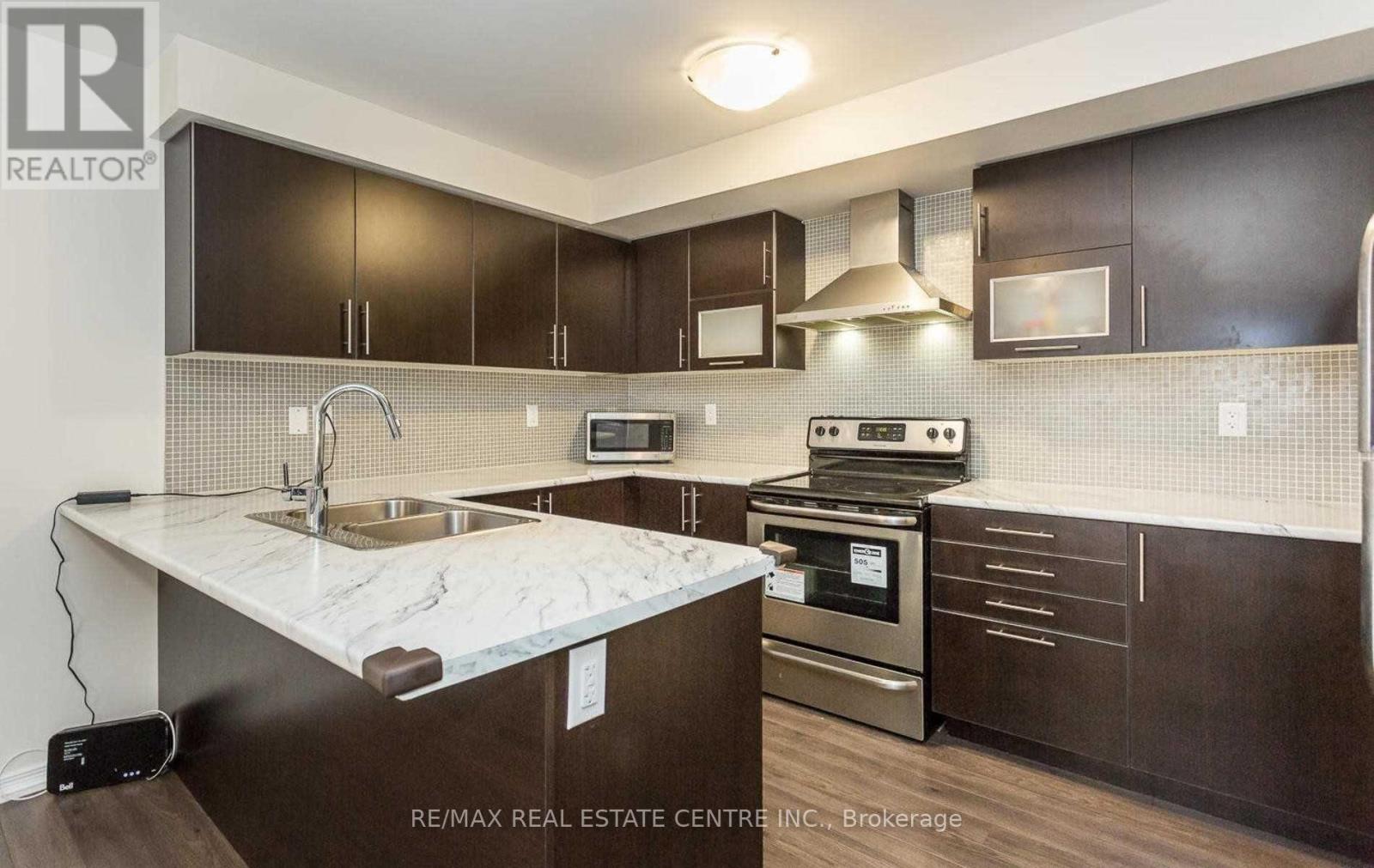 37 Golden Springs Drive, Brampton, Ontario  L7A 0C7 - Photo 7 - W12560792