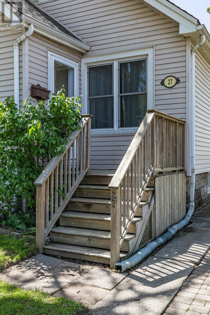 27 Barons Avenue N, Hamilton, Ontario  L8H 5A3 - Photo 2 - X12560736