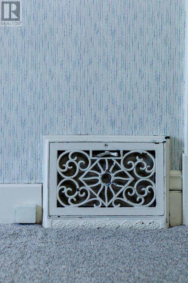 27 Barons Avenue N, Hamilton, Ontario  L8H 5A3 - Photo 9 - X12560736