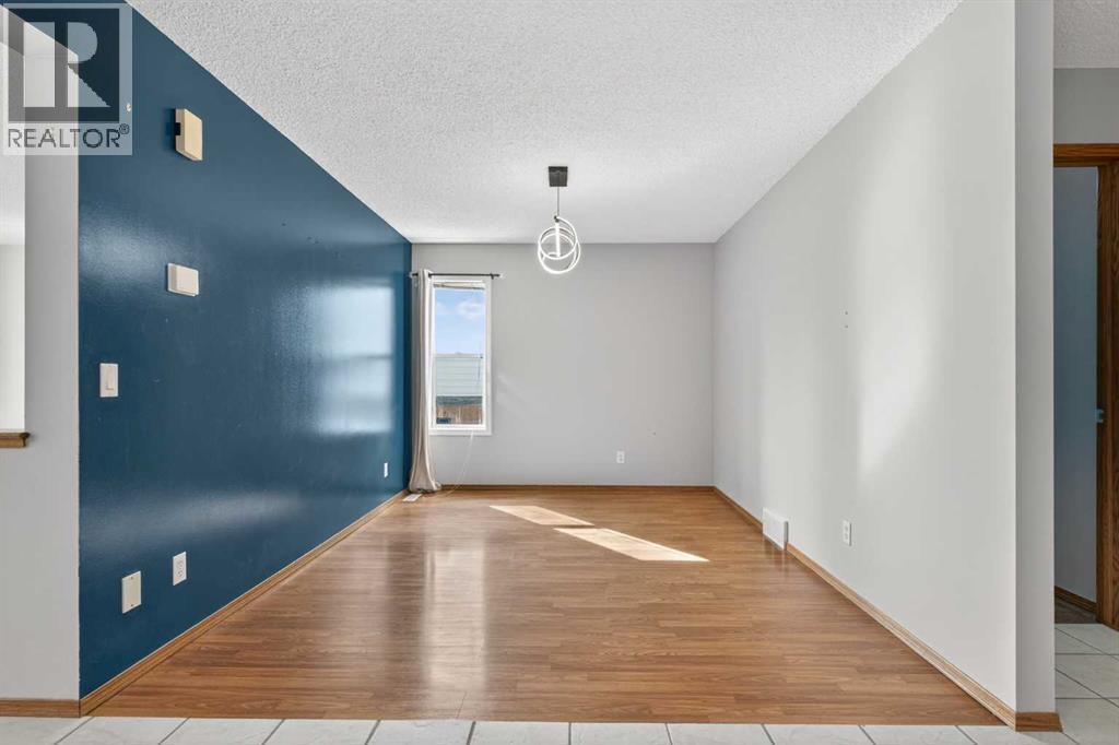 47 Mt Apex Crescent Se, Calgary, Alberta  T2Z 2V3 - Photo 7 - A2256959