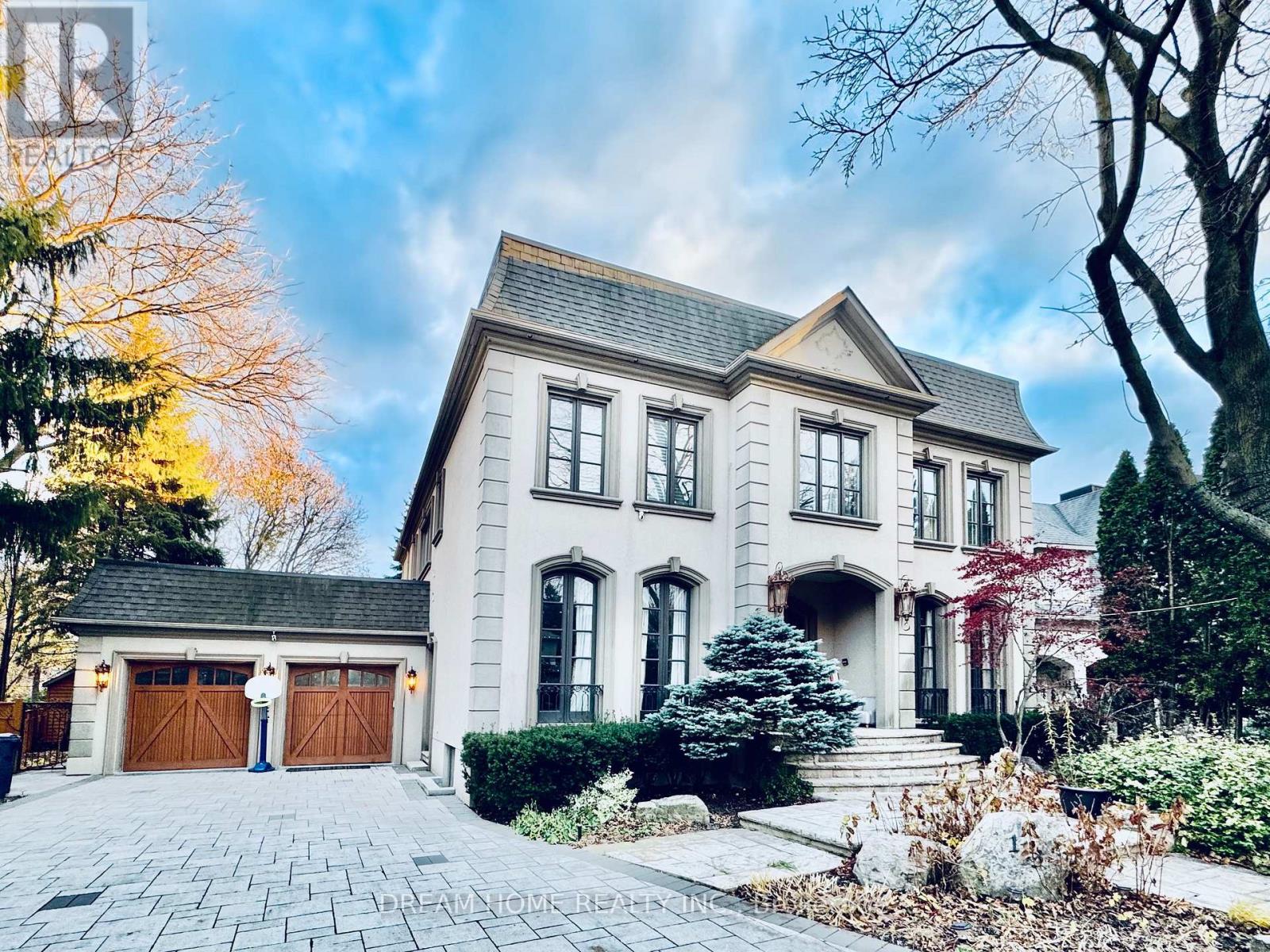 113 YORKMINSTER ROAD, Toronto, Ontario