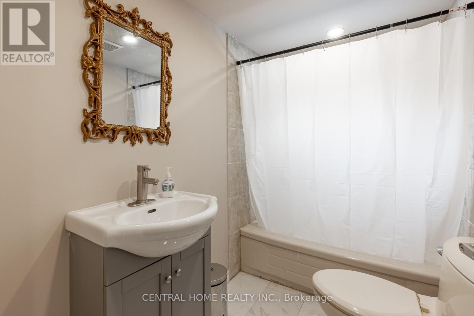 651 16th Avenue, Richmond Hill, Ontario  L4C 7A8 - Photo 10 - N12560800