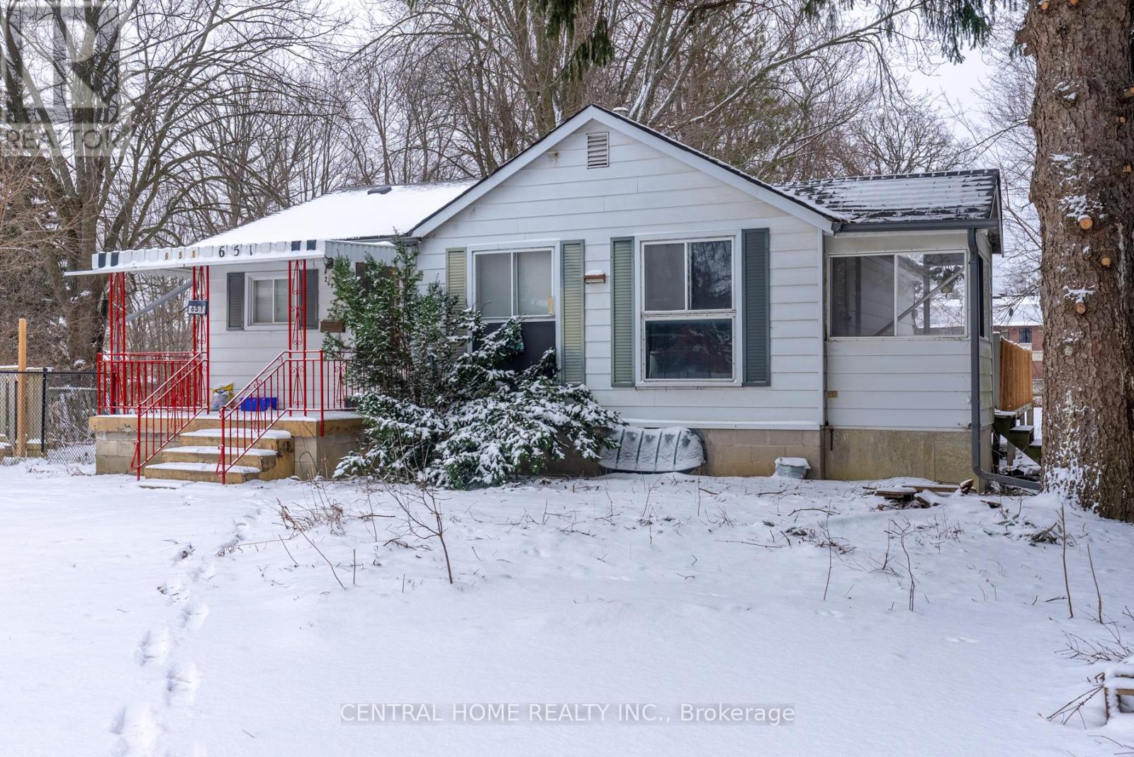 651 16th Avenue, Richmond Hill, Ontario  L4C 7A8 - Photo 2 - N12560800