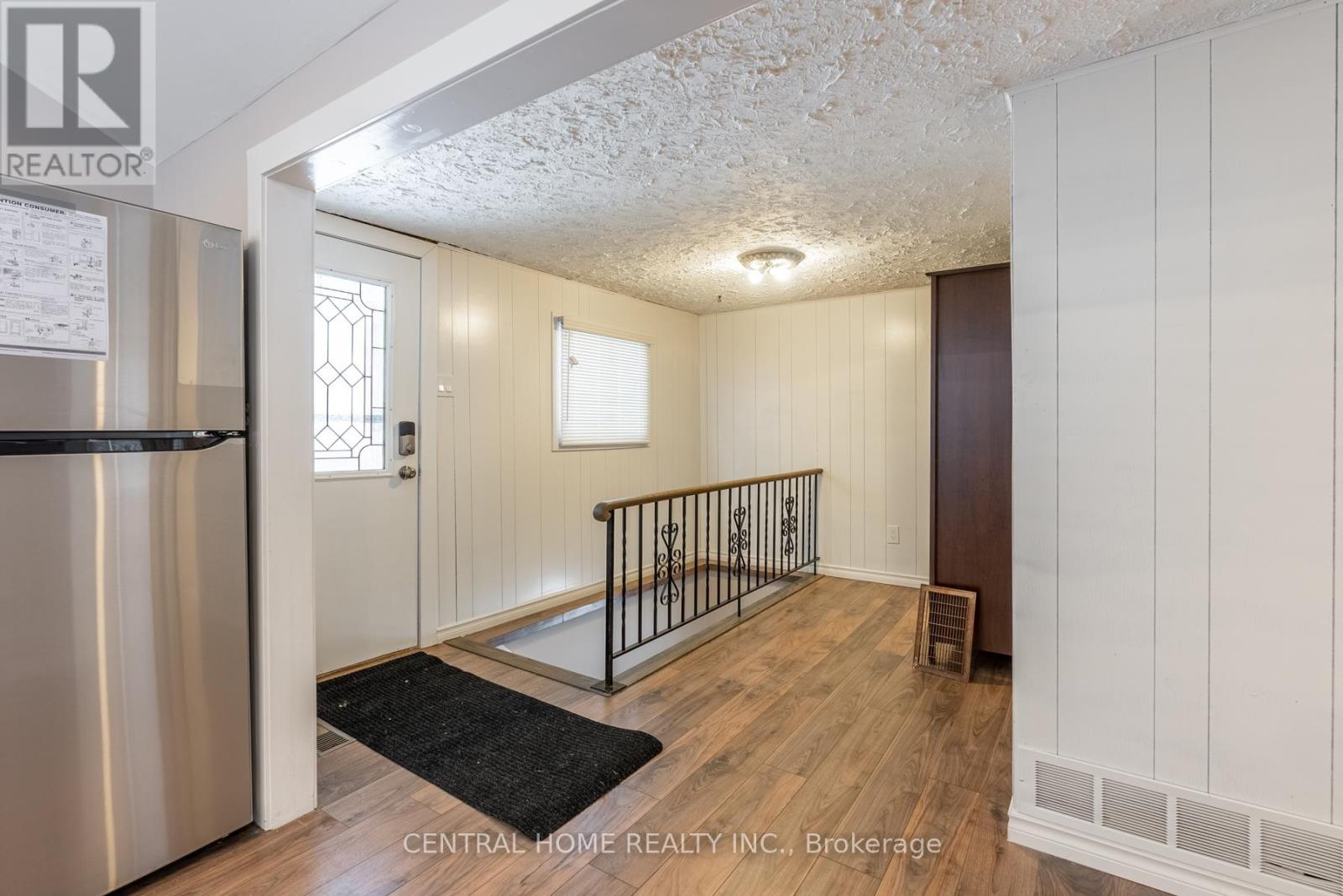 651 16th Avenue, Richmond Hill, Ontario  L4C 7A8 - Photo 3 - N12560800