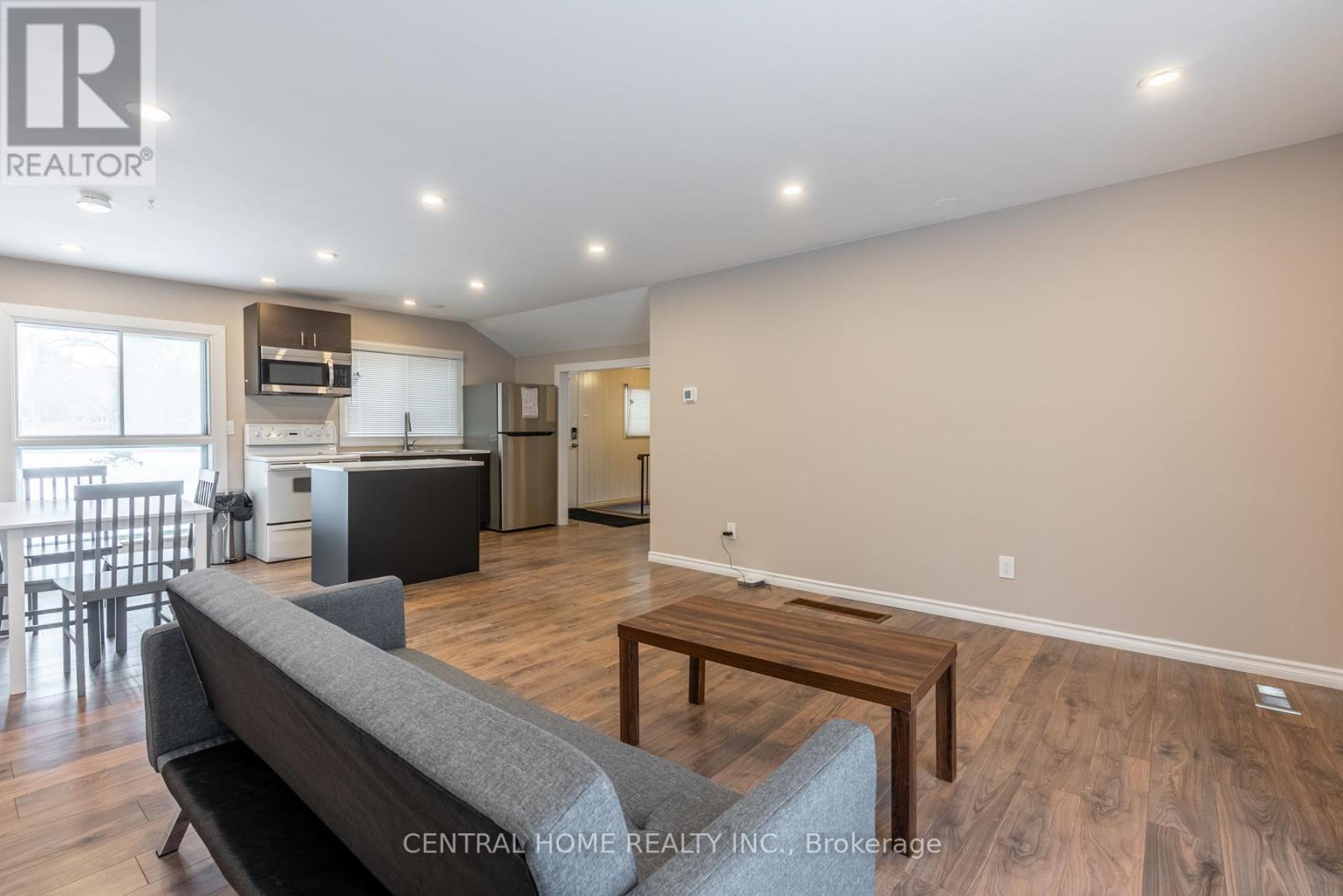 651 16th Avenue, Richmond Hill, Ontario  L4C 7A8 - Photo 8 - N12560800