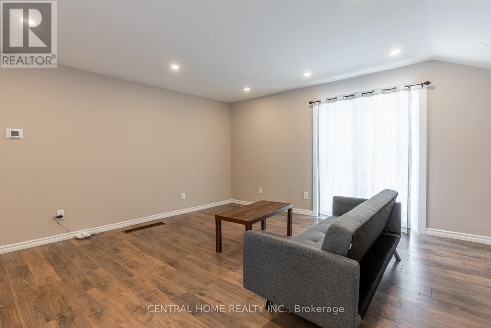 651 16th Avenue, Richmond Hill, Ontario  L4C 7A8 - Photo 9 - N12560800