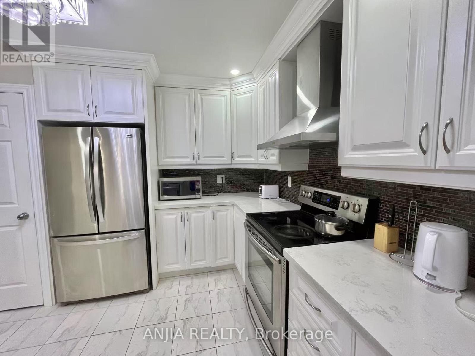 298 Empress Avenue, Toronto, Ontario  M2N 3V4 - Photo 4 - C12431466