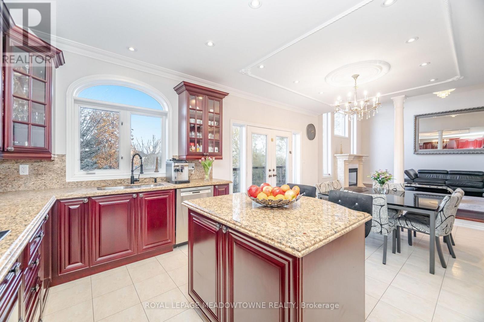 2459 Meadowridge Drive, Oakville, Ontario  L6H 7R4 - Photo 15 - W12560802