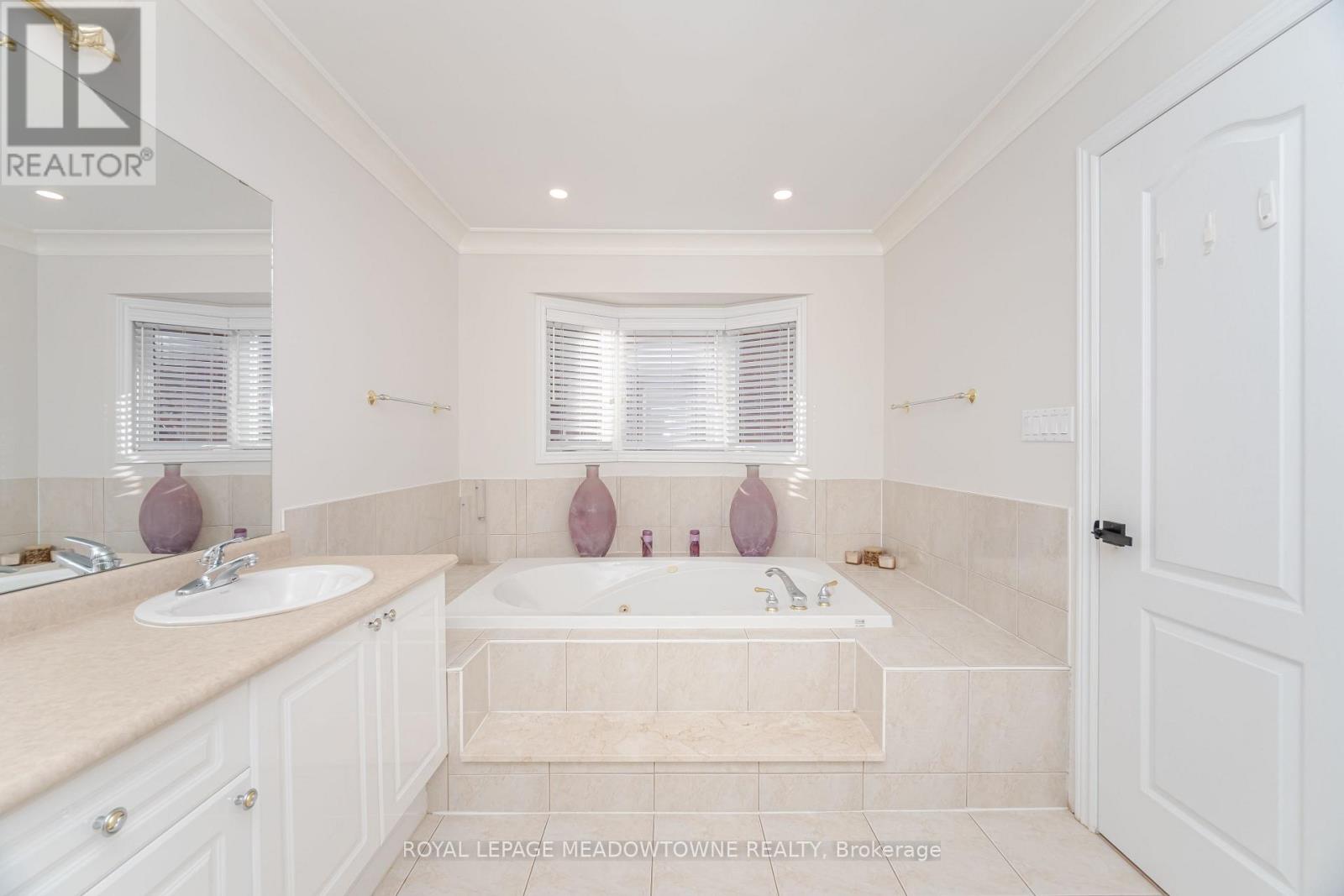 2459 Meadowridge Drive, Oakville, Ontario  L6H 7R4 - Photo 27 - W12560802