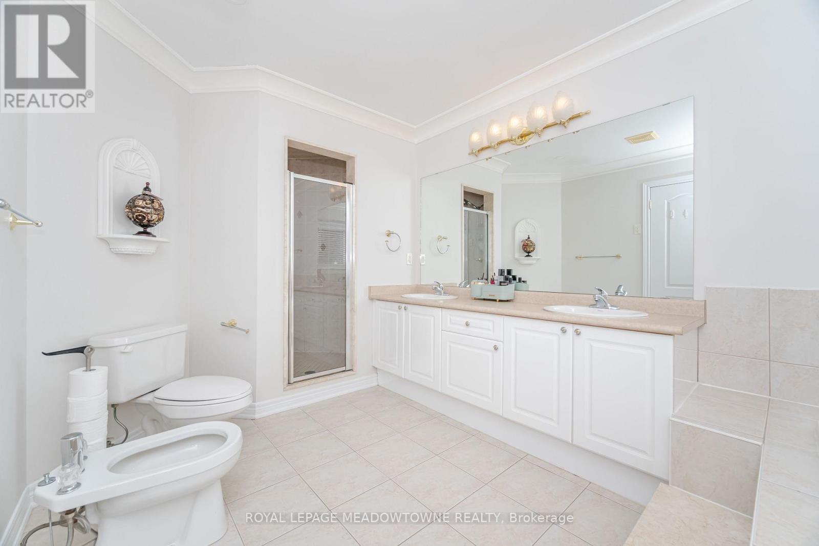 2459 Meadowridge Drive, Oakville, Ontario  L6H 7R4 - Photo 28 - W12560802