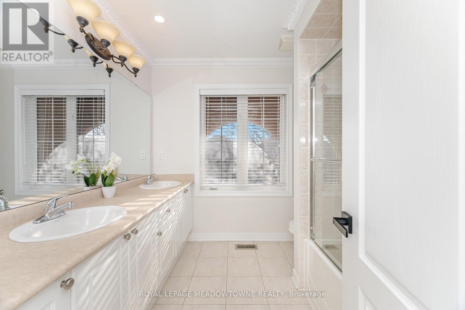 2459 Meadowridge Drive, Oakville, Ontario  L6H 7R4 - Photo 32 - W12560802