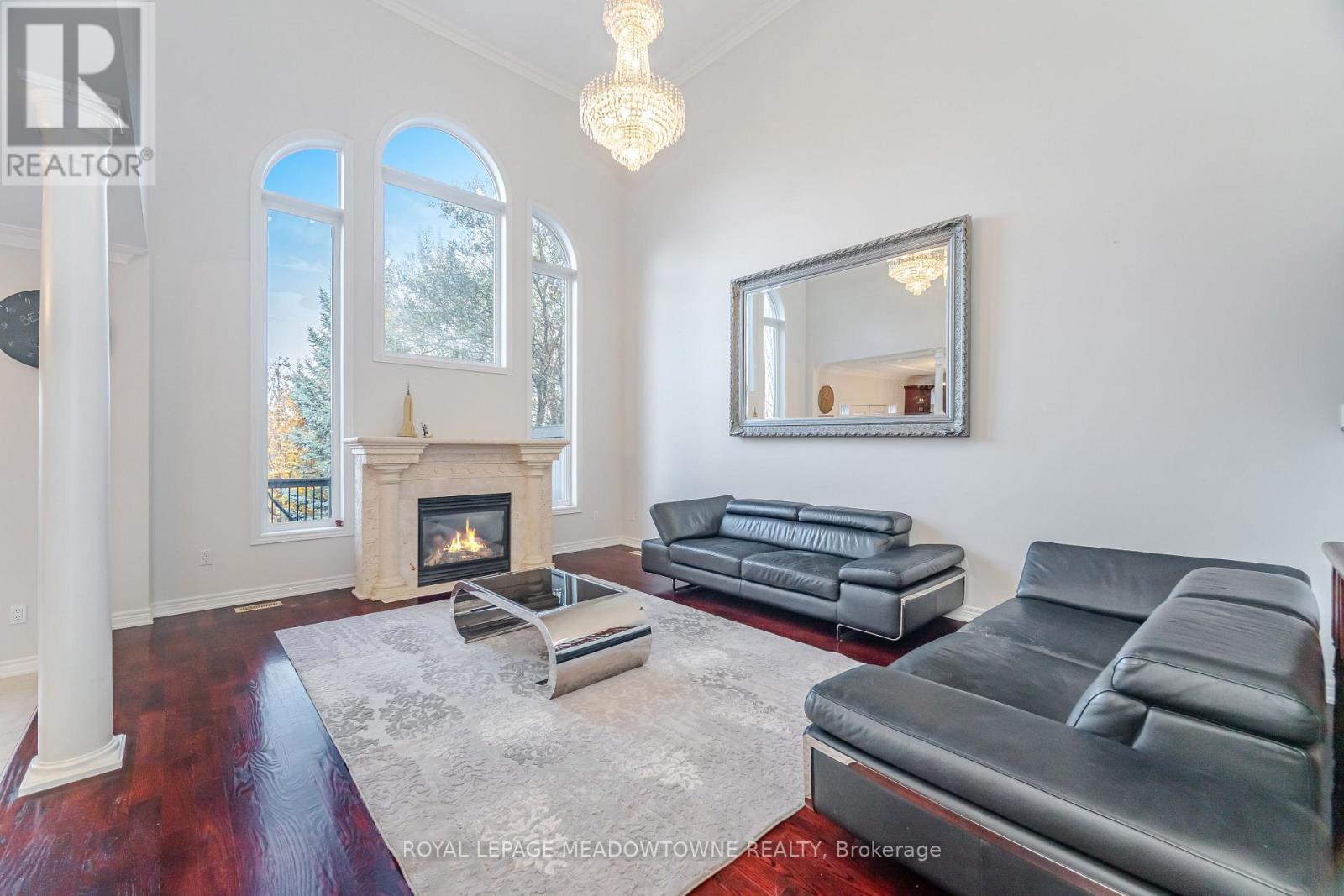 2459 Meadowridge Drive, Oakville, Ontario  L6H 7R4 - Photo 7 - W12560802