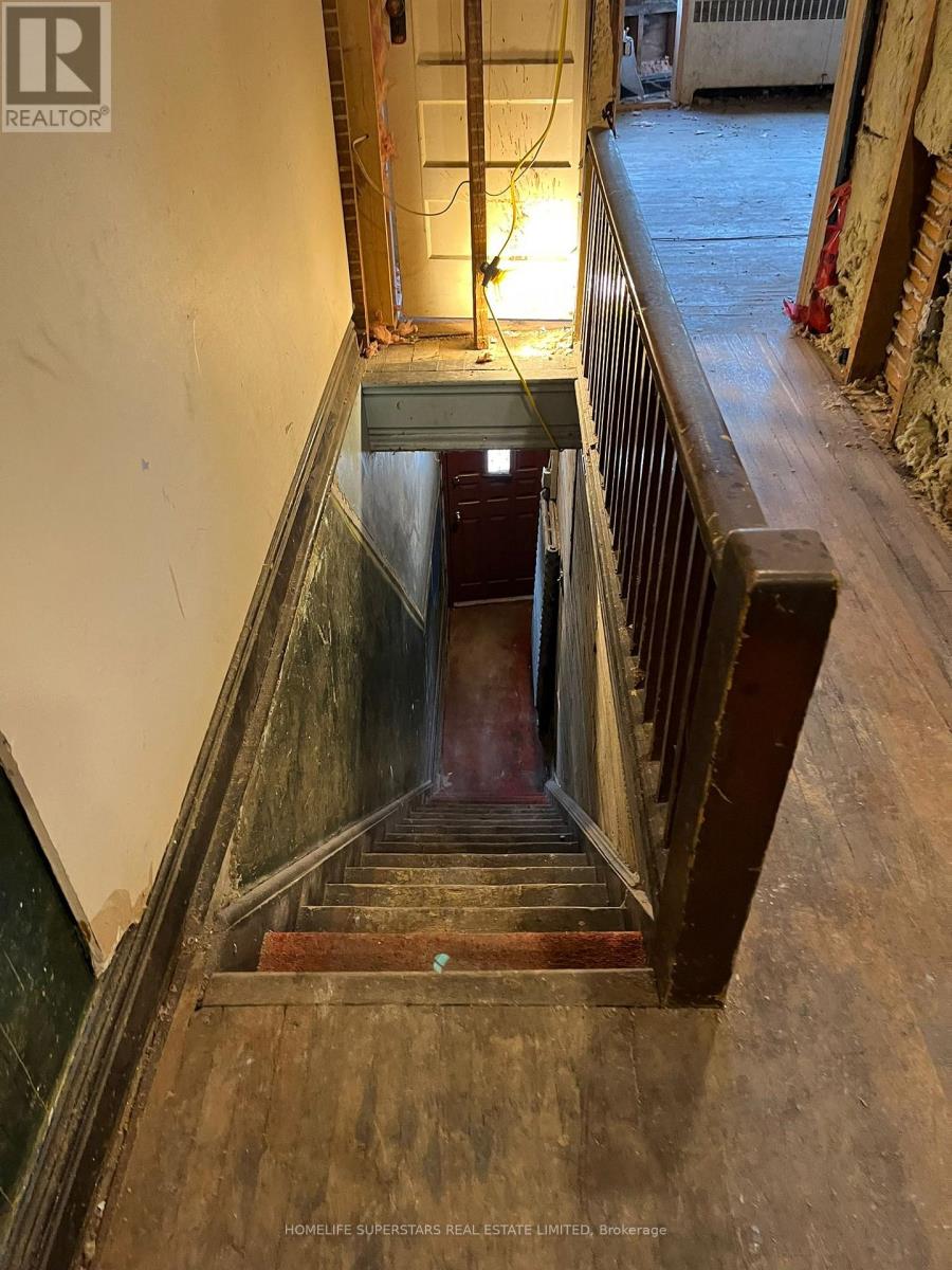 2553 Dundas Street W, Toronto, Ontario  M6P 1X6 - Photo 3 - W12560818