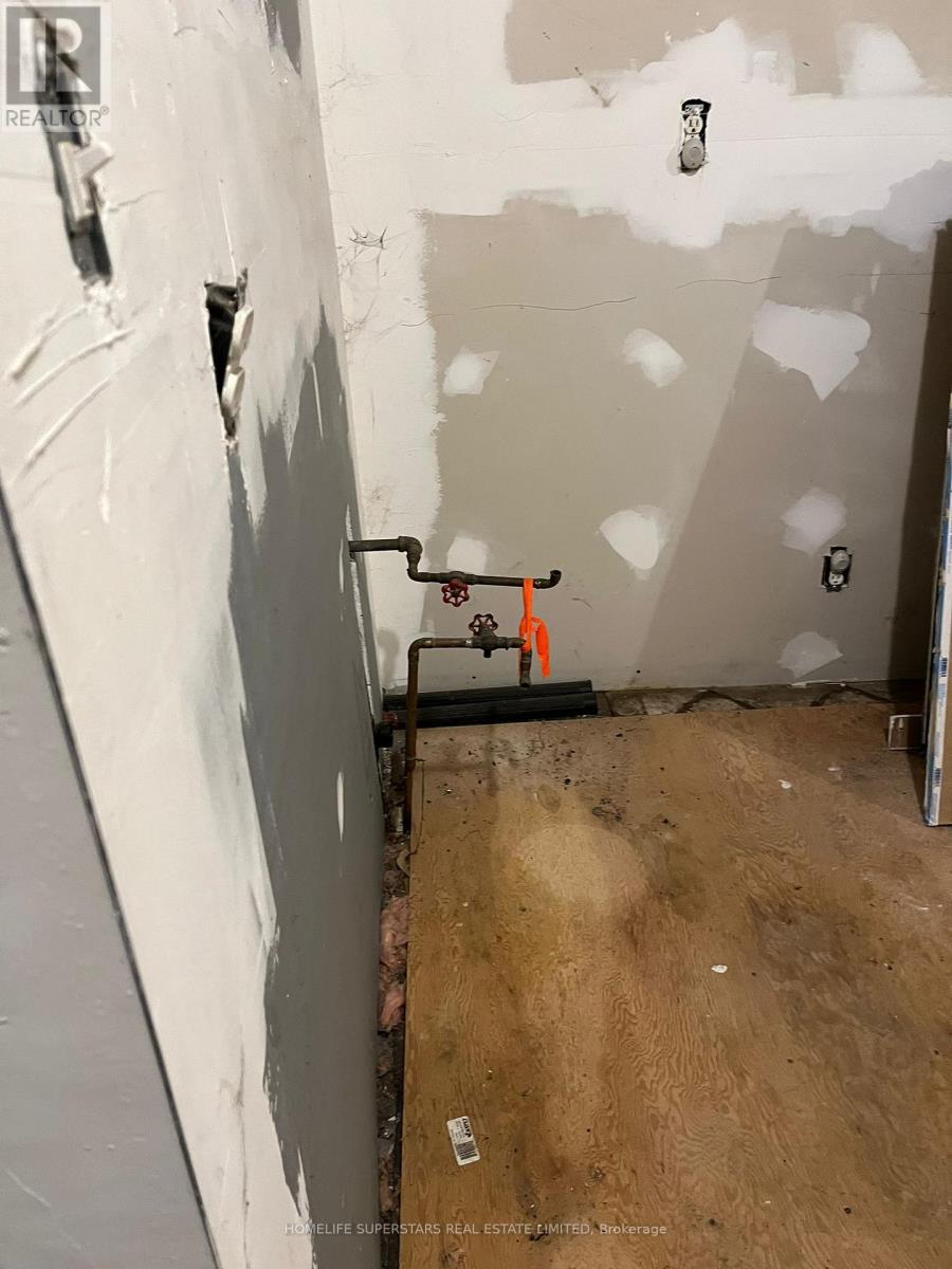 2553 Dundas Street W, Toronto, Ontario  M6P 1X6 - Photo 5 - W12560818