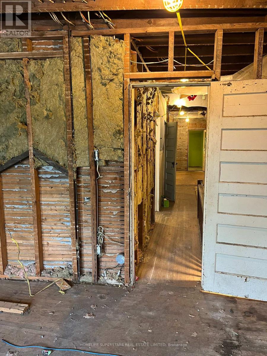 2553 Dundas Street W, Toronto, Ontario  M6P 1X6 - Photo 6 - W12560818