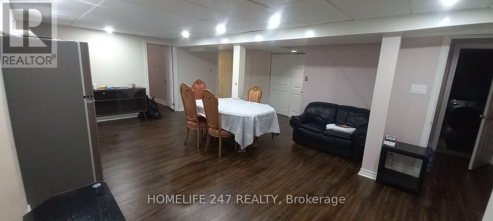 16 Hallen Road, Brampton, Ontario  L6Y 2V6 - Photo 2 - W12560824