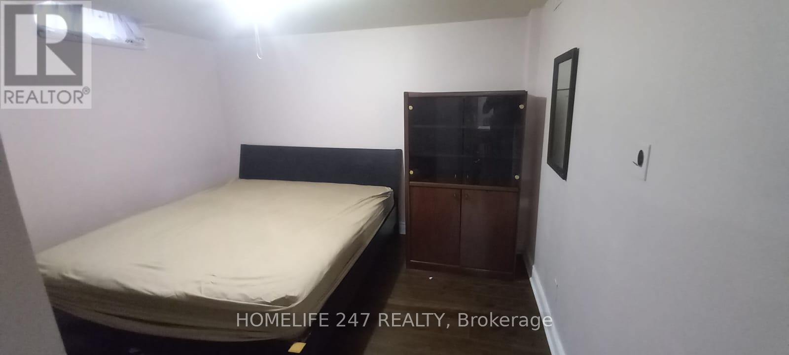 16 Hallen Road, Brampton, Ontario  L6Y 2V6 - Photo 4 - W12560824