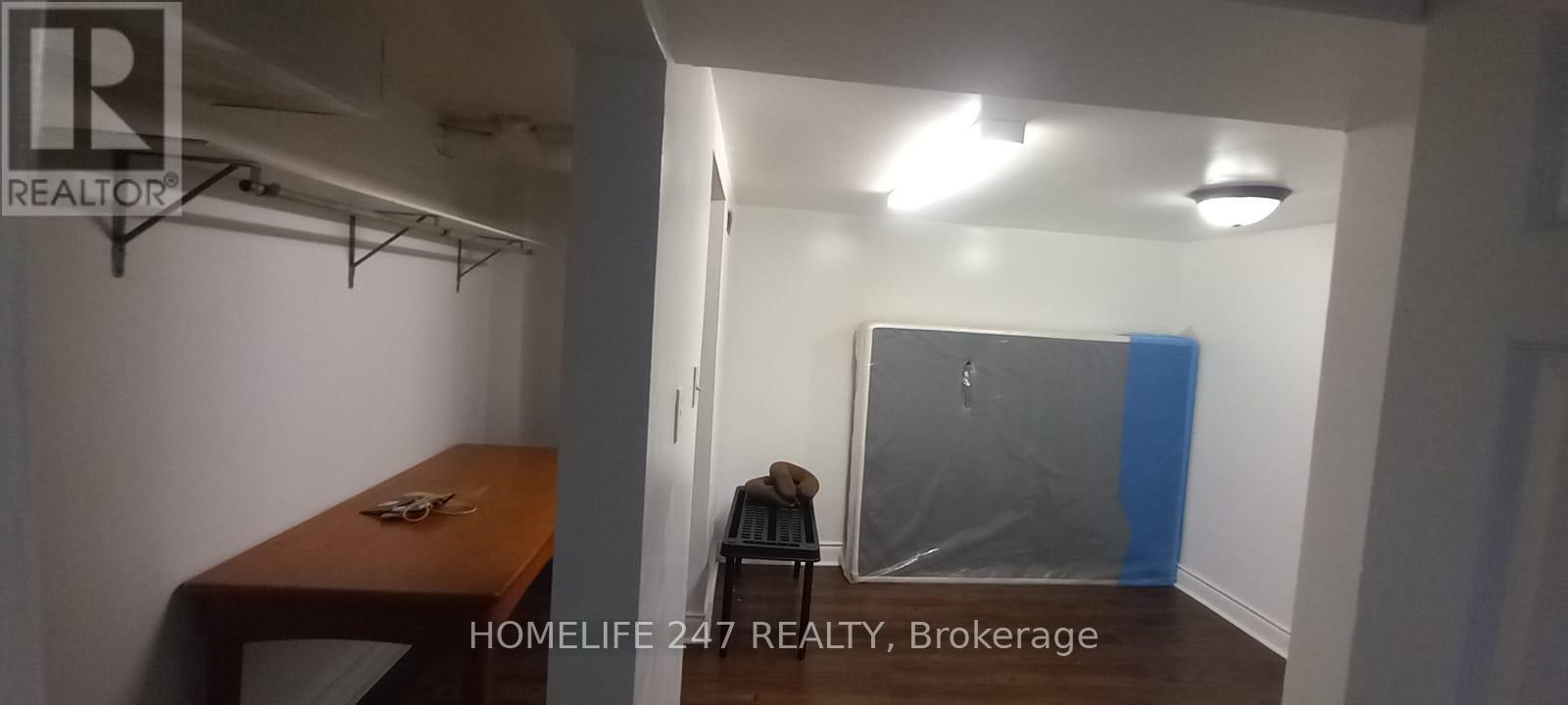 16 Hallen Road, Brampton, Ontario  L6Y 2V6 - Photo 5 - W12560824