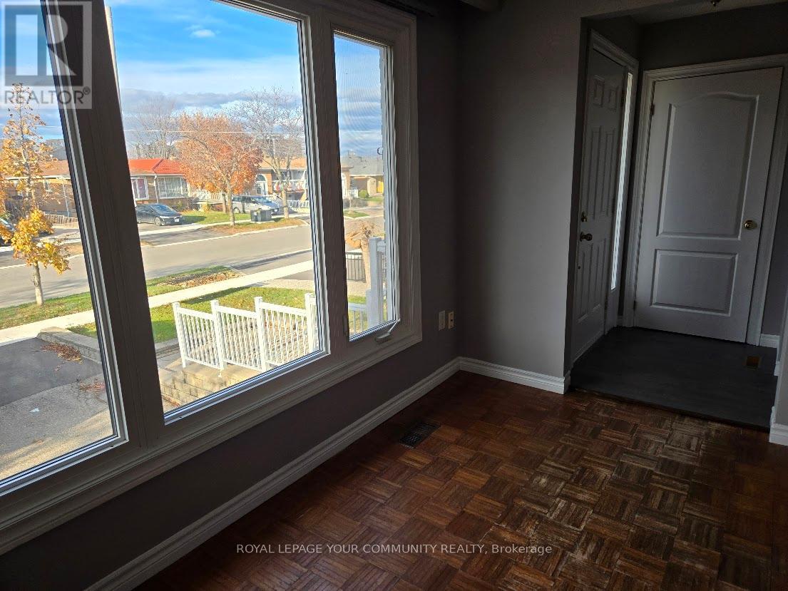 2424 Whaley Drive, Mississauga, Ontario  L5B 2B5 - Photo 10 - W12560830