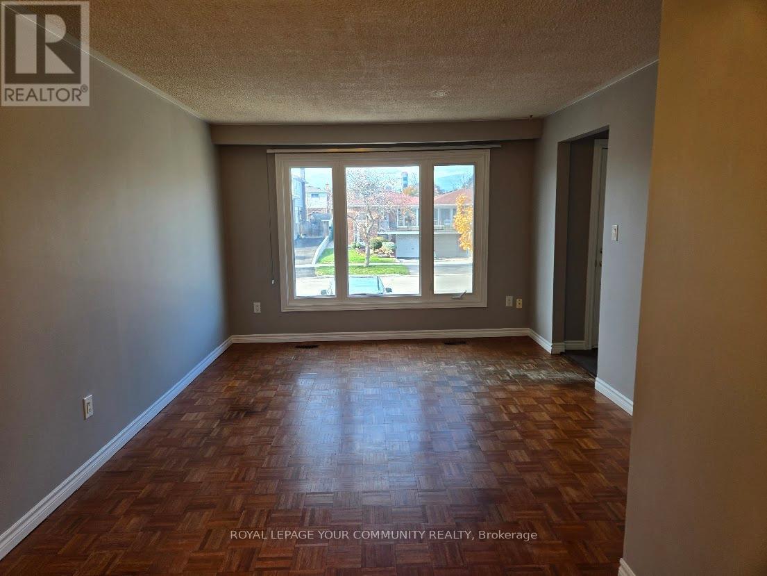 2424 Whaley Drive, Mississauga, Ontario  L5B 2B5 - Photo 11 - W12560830