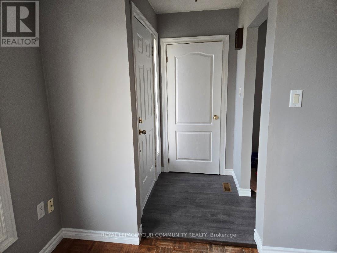 2424 Whaley Drive, Mississauga, Ontario  L5B 2B5 - Photo 8 - W12560830