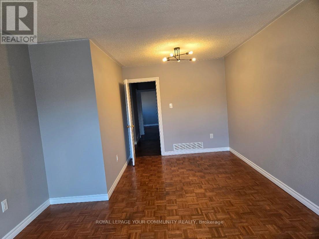 2424 Whaley Drive, Mississauga, Ontario  L5B 2B5 - Photo 9 - W12560830