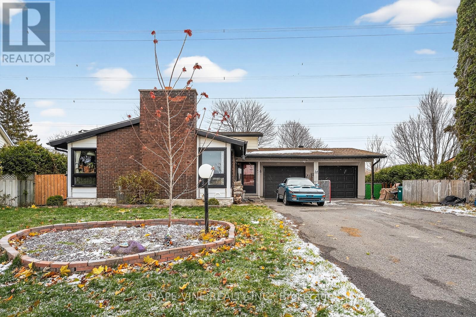 24 LANSFIELD WAY, Ottawa, Ontario