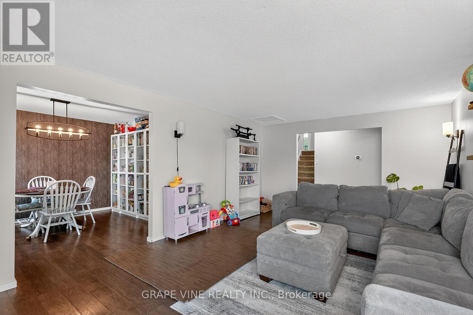 24 Lansfield Way, Ottawa, Ontario  K2G 3V8 - Photo 10 - X12560900