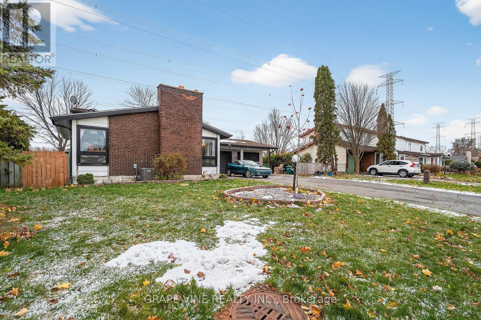 24 Lansfield Way, Ottawa, Ontario  K2G 3V8 - Photo 2 - X12560900