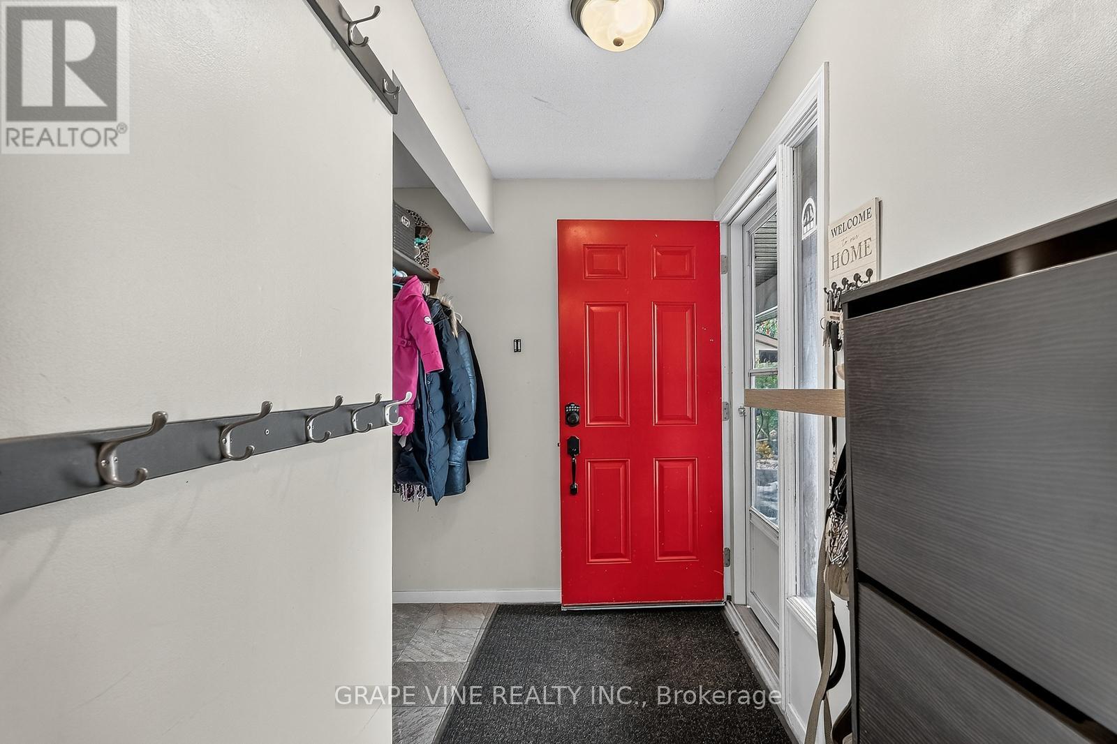 24 Lansfield Way, Ottawa, Ontario  K2G 3V8 - Photo 5 - X12560900