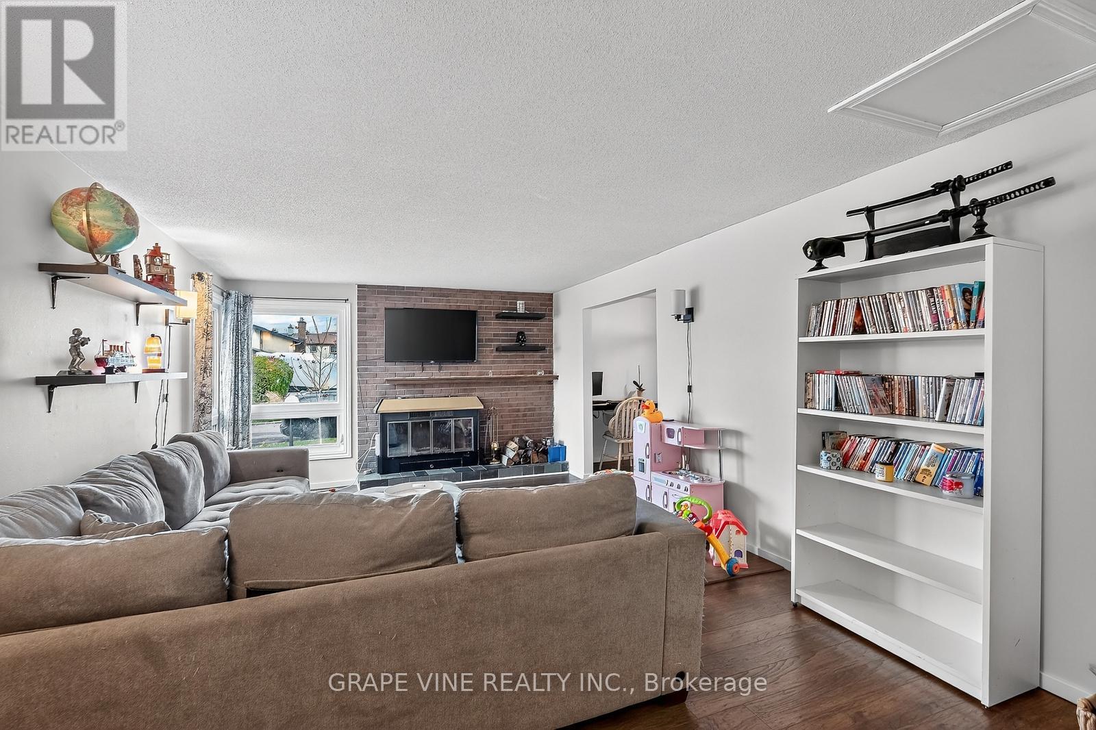 24 Lansfield Way, Ottawa, Ontario  K2G 3V8 - Photo 7 - X12560900