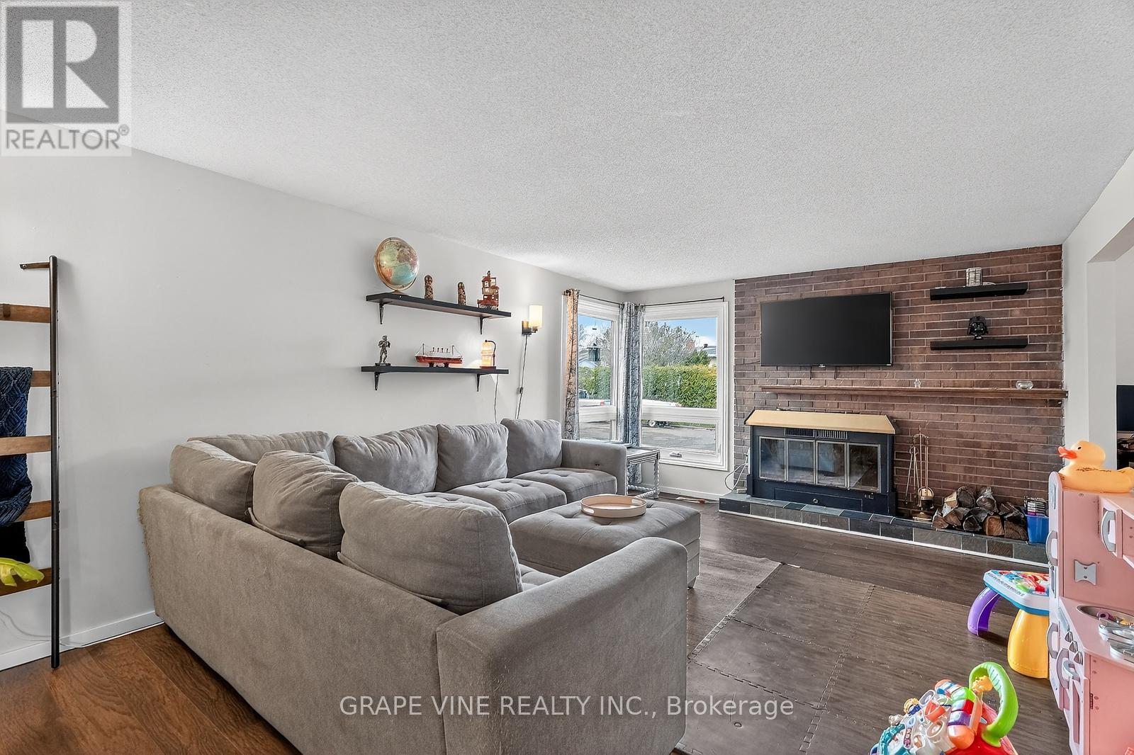 24 Lansfield Way, Ottawa, Ontario  K2G 3V8 - Photo 8 - X12560900