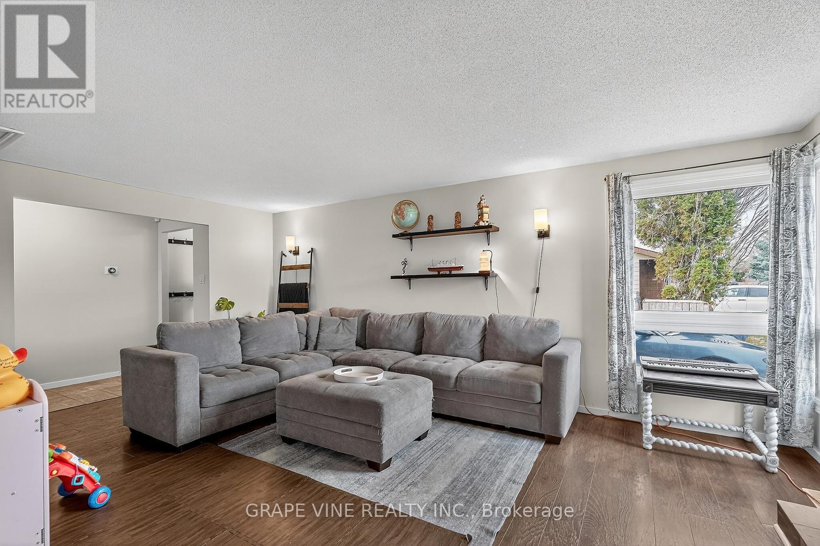 24 Lansfield Way, Ottawa, Ontario  K2G 3V8 - Photo 9 - X12560900