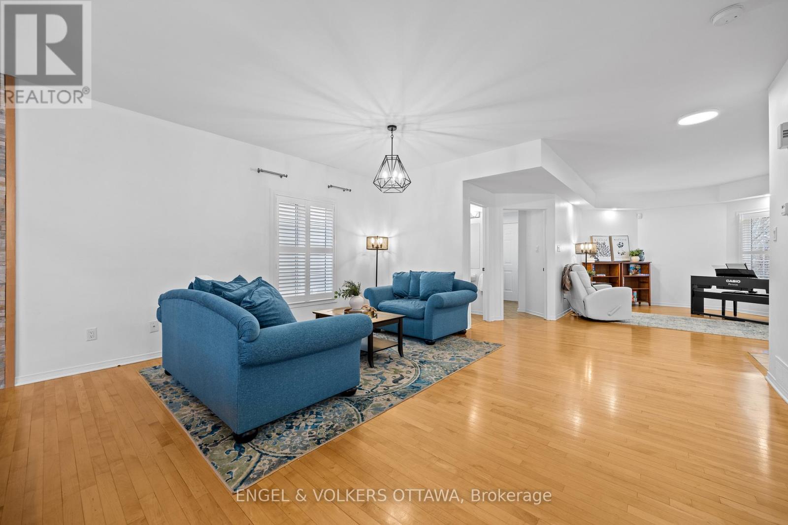 57 Newcastle Avenue, Ottawa, Ontario  K2K 3B5 - Photo 7 - X12560914