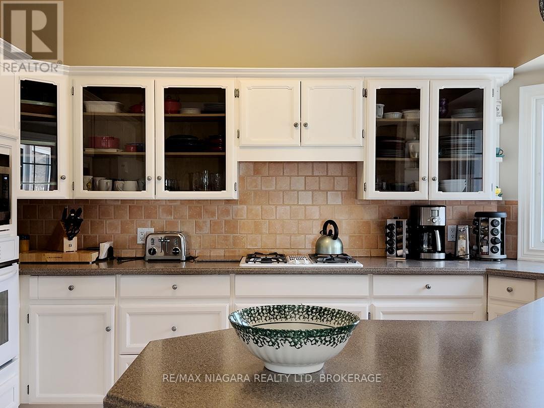 101 Tennessee Avenue, Port Colborne, Ontario  L3K 2R8 - Photo 8 - X12560892