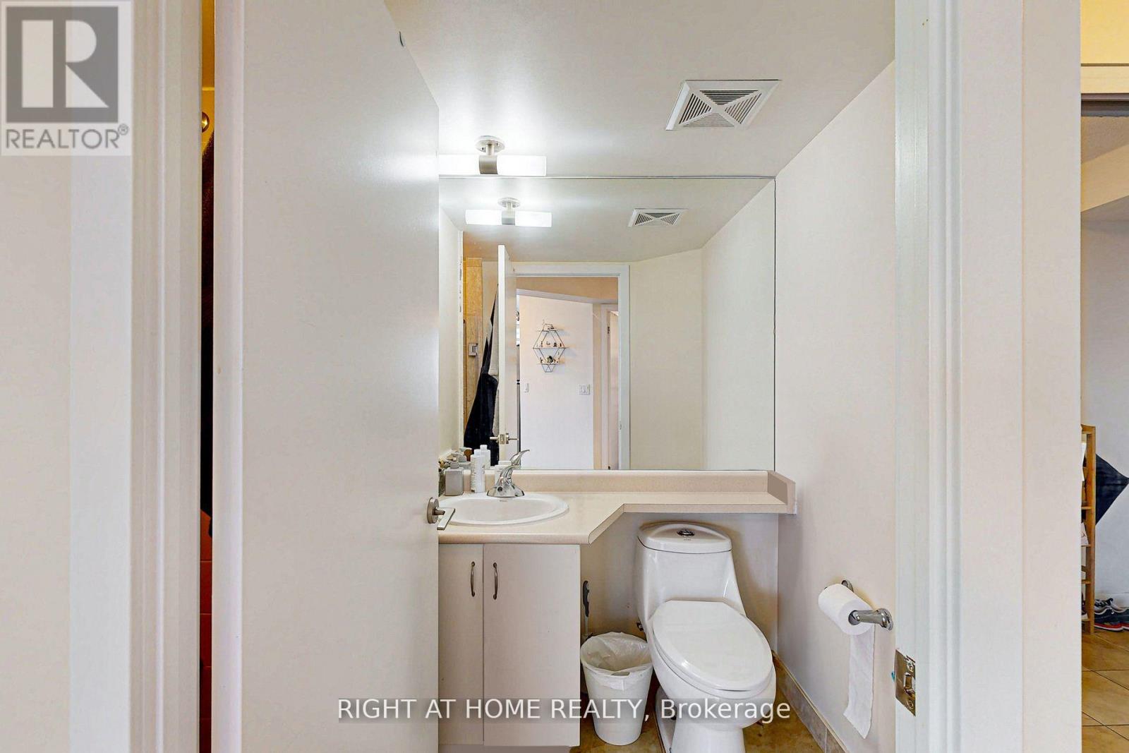 1710 - 215 Fort York Boulevard, Toronto, Ontario  M5V 4A2 - Photo 15 - C12560862