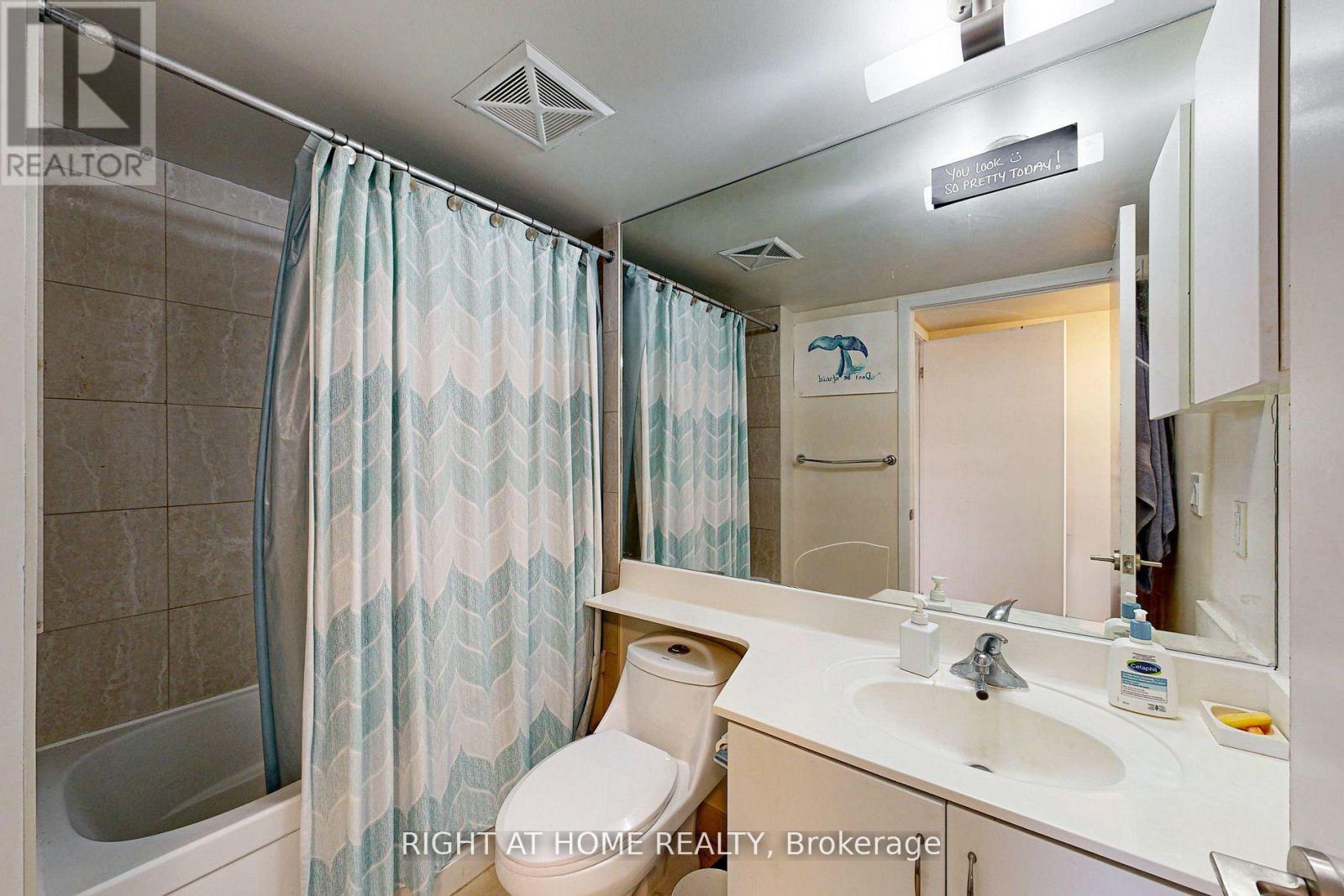 1710 - 215 Fort York Boulevard, Toronto, Ontario  M5V 4A2 - Photo 21 - C12560862