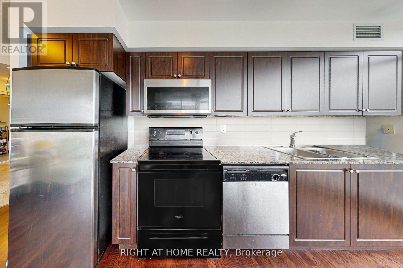 1710 - 215 Fort York Boulevard, Toronto, Ontario  M5V 4A2 - Photo 9 - C12560862