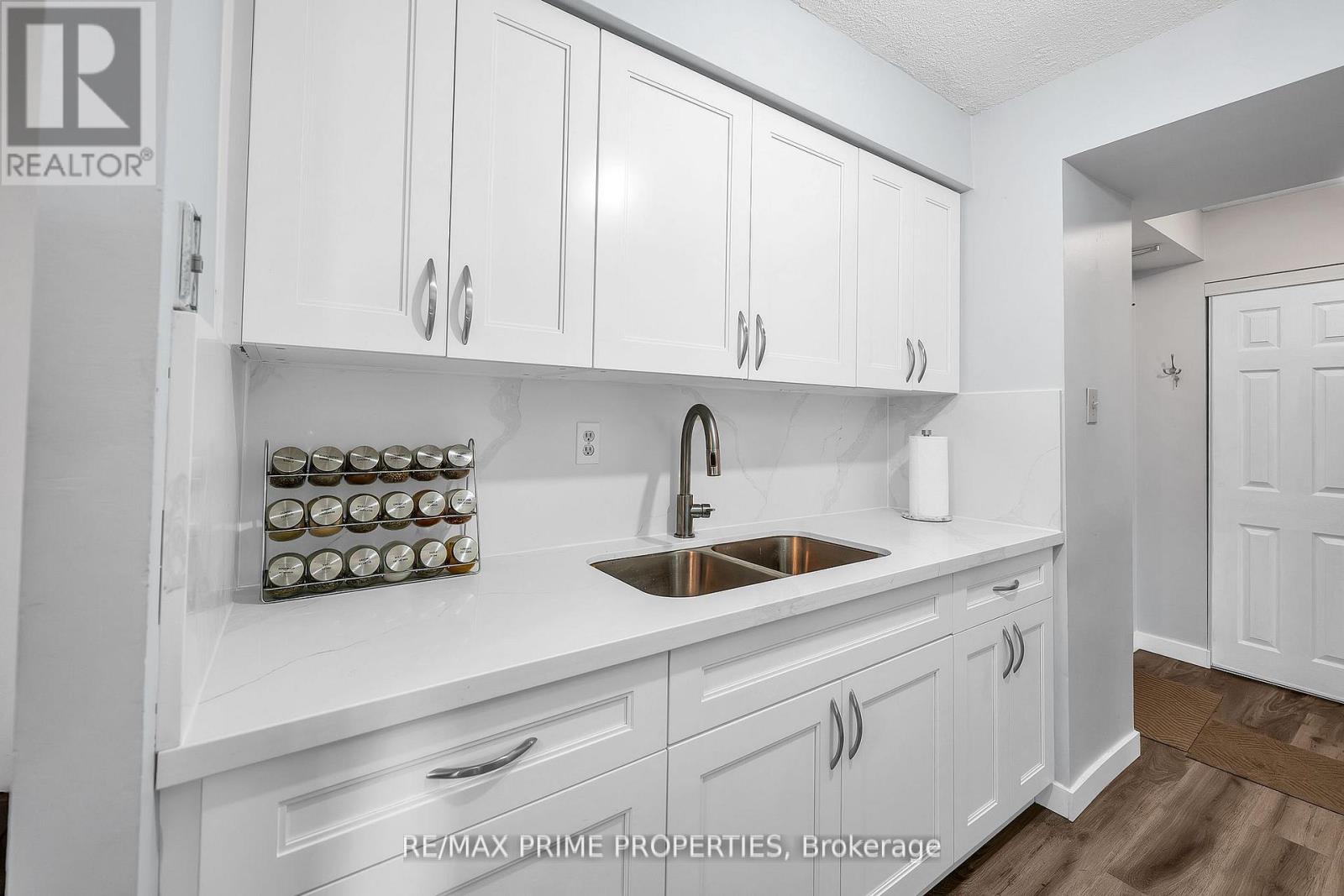 302 - 1535 Diefenbaker Court, Pickering, Ontario  L1V 3W2 - Photo 8 - E12465962